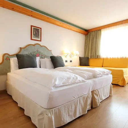Otel Park Bellacosta Cavalese