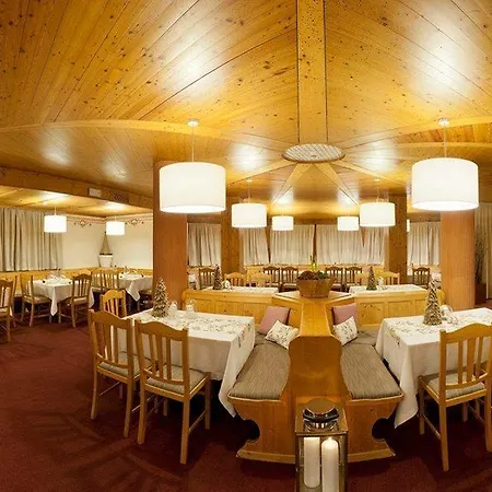 Otel Park Bellacosta Cavalese